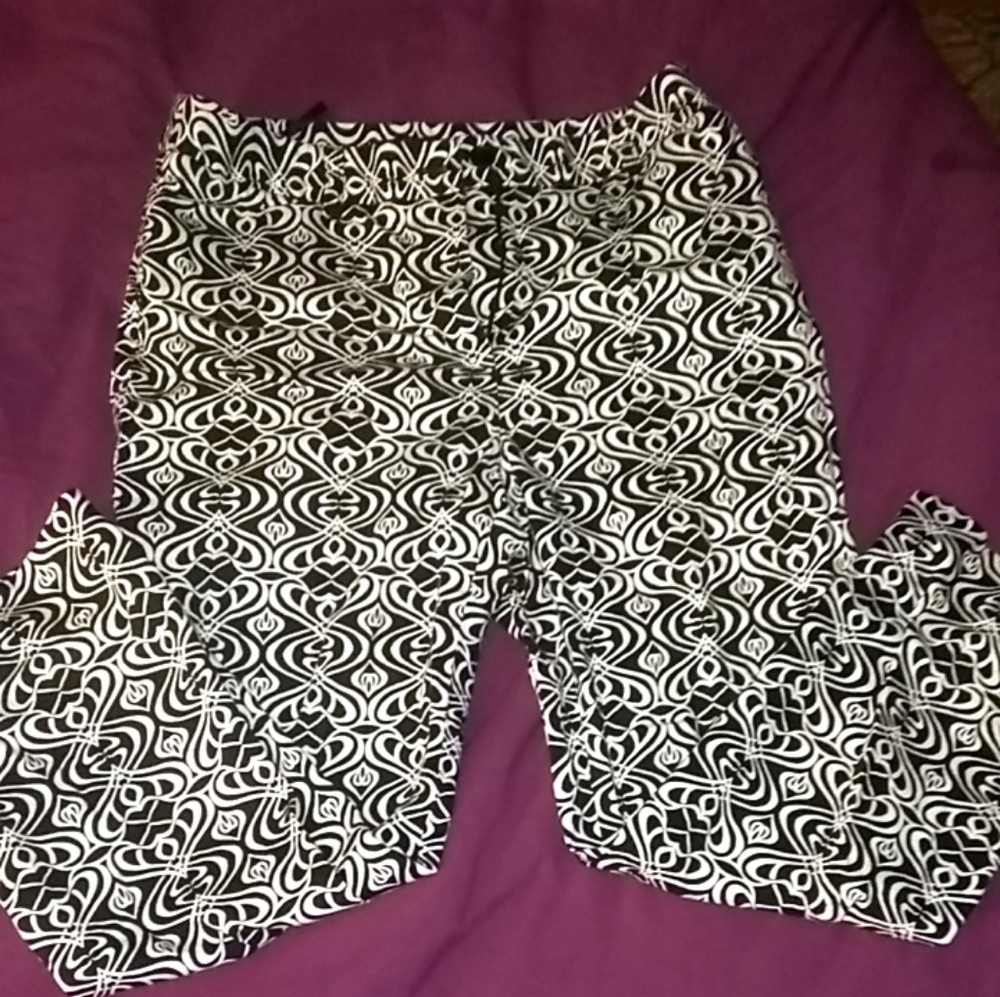 Jones New York Signature Women's Graphic Print Stretch Capri Pants Sz. 8